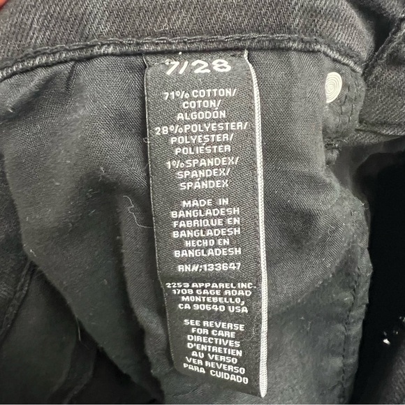 Kendall + Kylie black distressed The Icon Short. - Picture 7 of 8